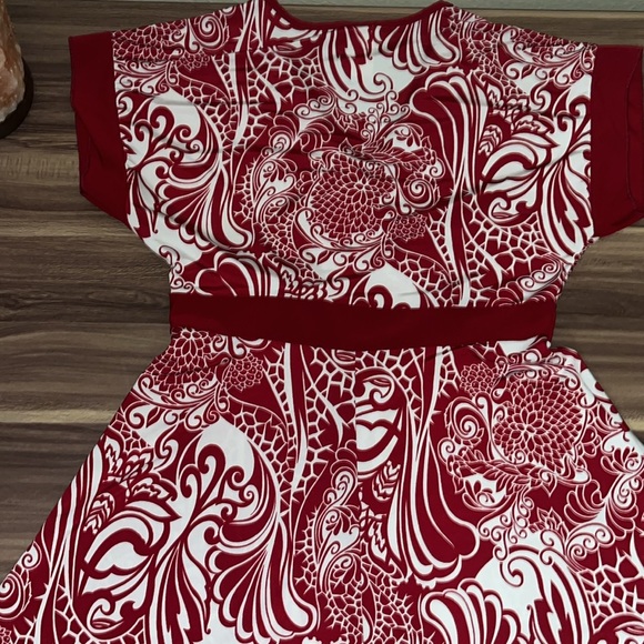 Red and white cap sleeve V-neck - Picture 6 of 8